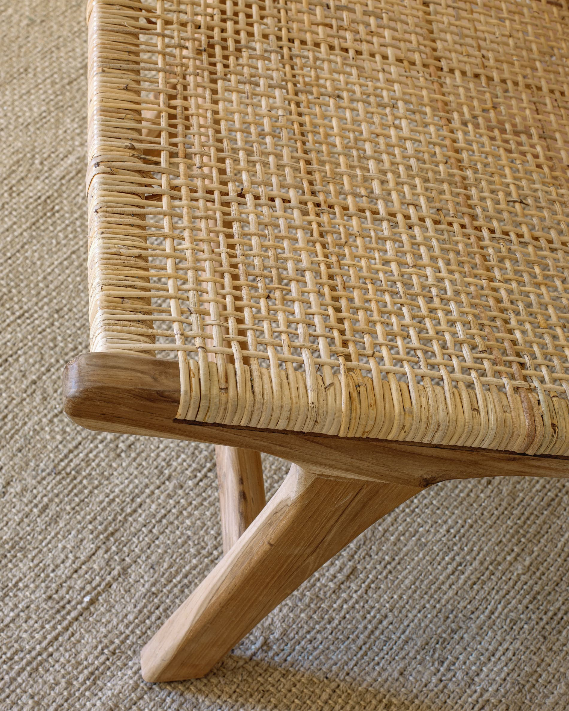 Japandi fauteuil van hout en rotan