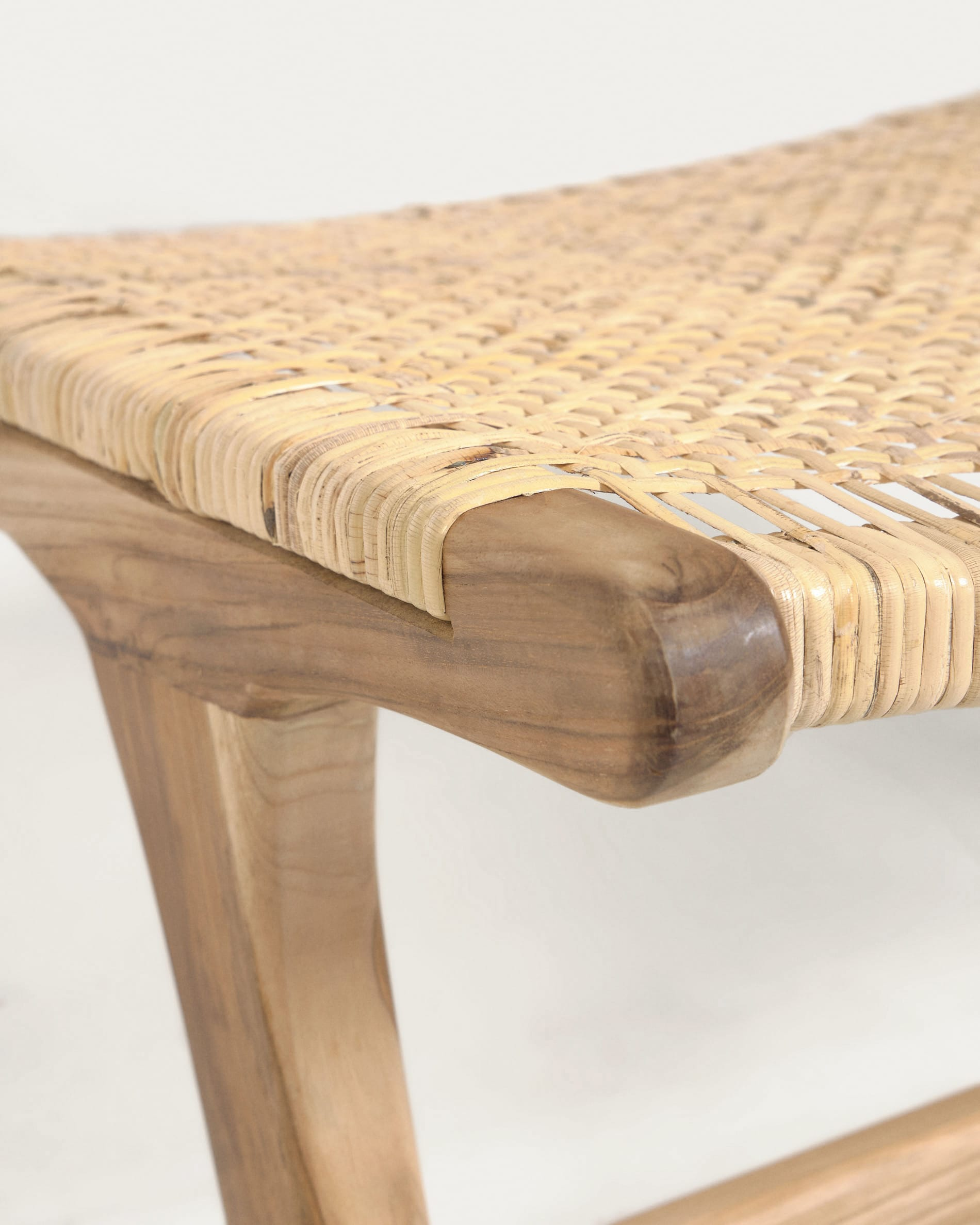 Japandi fauteuil van hout en rotan